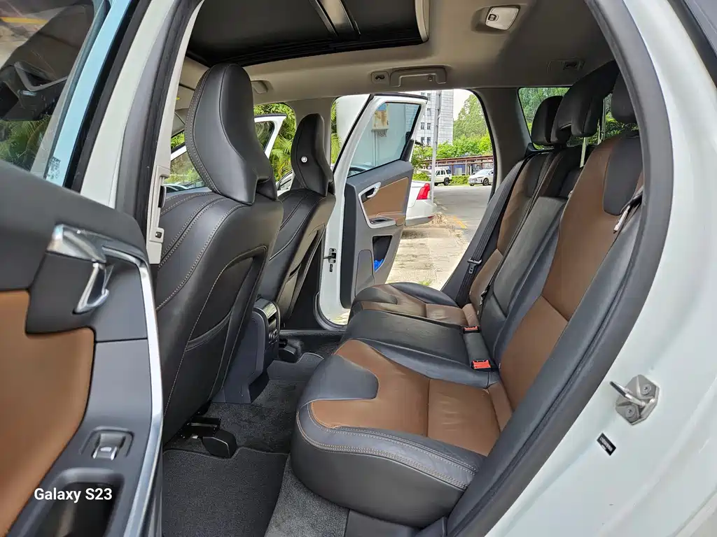 Volvo XC60 2017 — фото 15