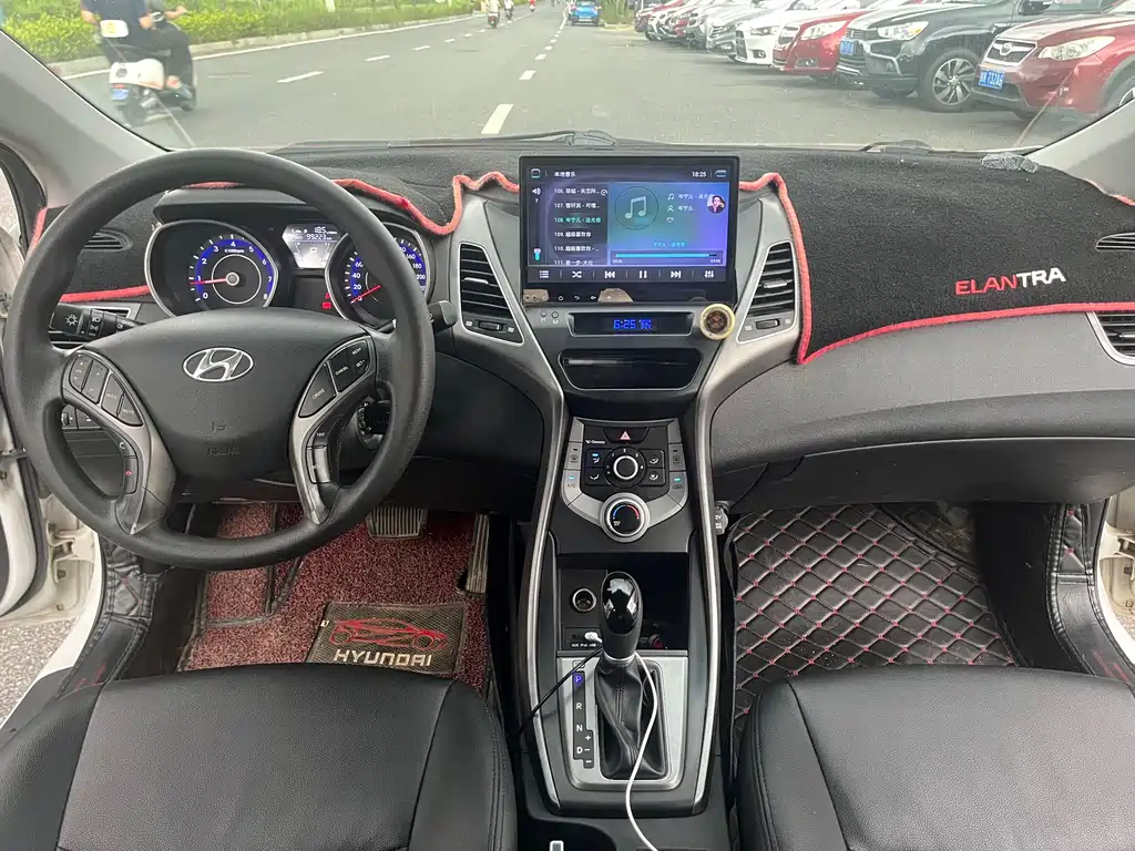 Hyundai Elantra 2017 — фото 9