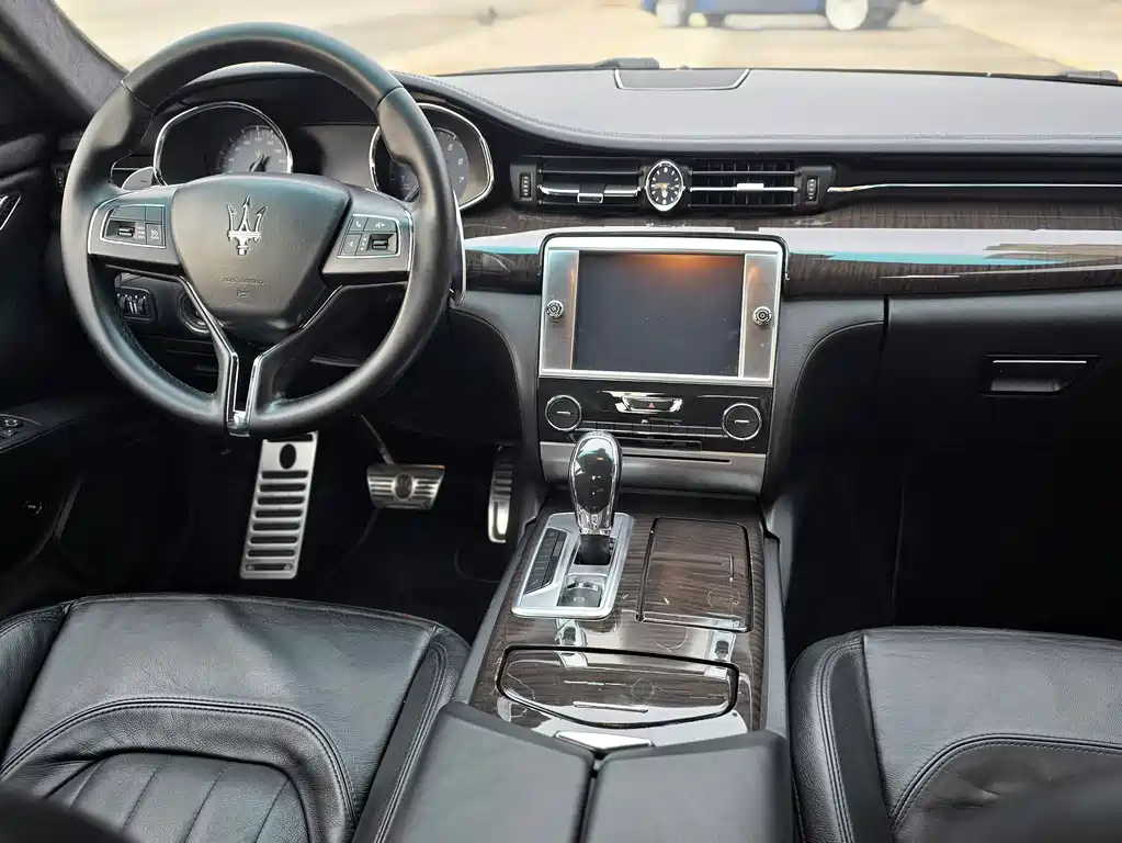 Maserati Quattroporte 2017 — фото 10