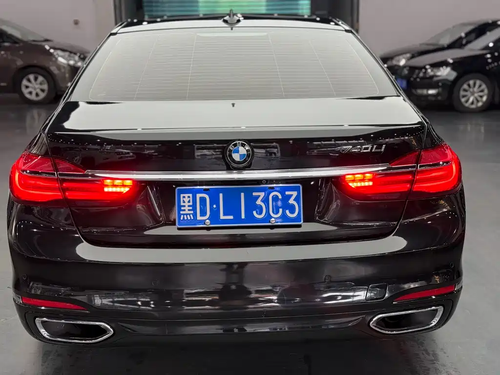 BMW 7 Series 2016 — фото 9