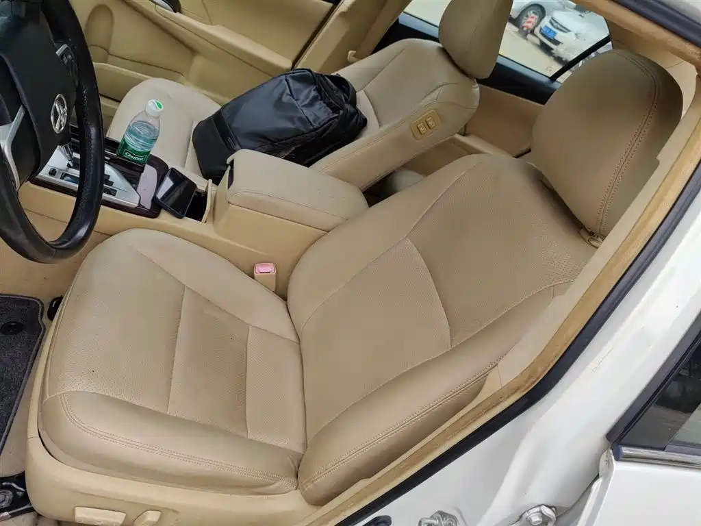 Toyota Camry 2015 — фото 11
