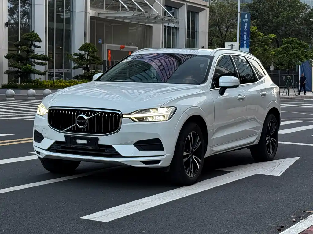 Volvo XC60 2019 — фото 1