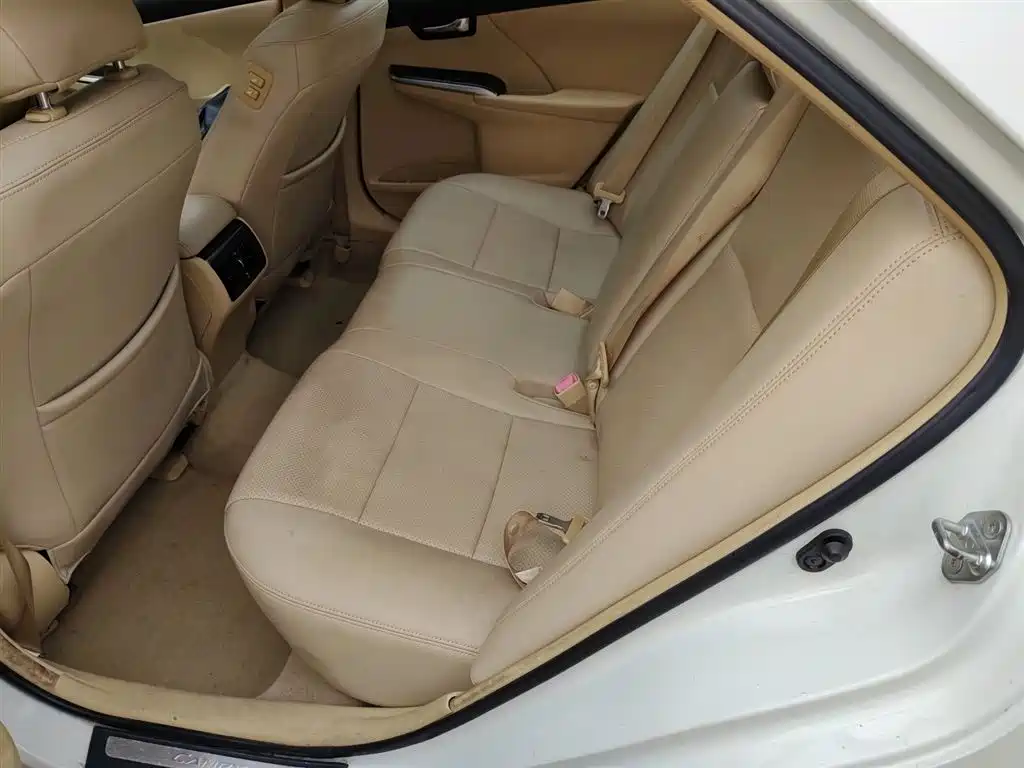 Toyota Camry 2015 — фото 13