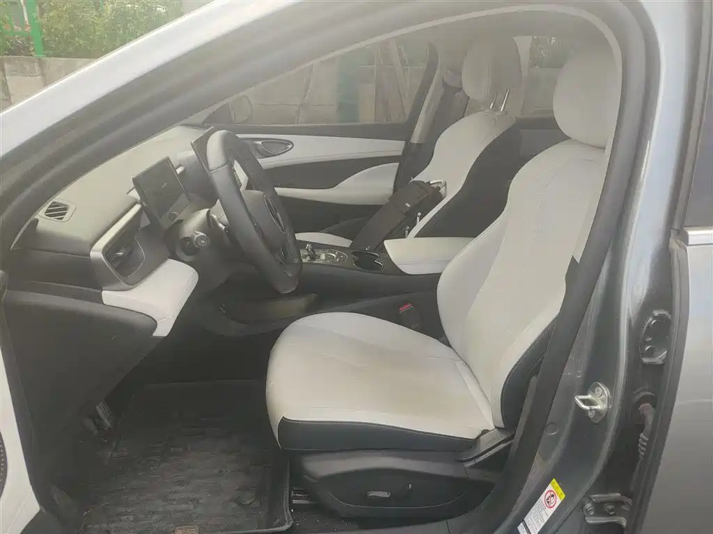 BYD Seal 05 DM-i 2025 — фото 15