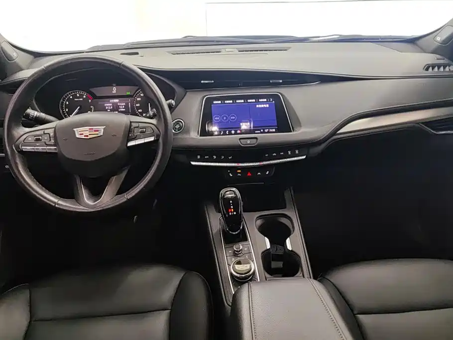 Cadillac XT4 2022 — фото 12
