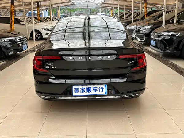 Volvo S90 2022