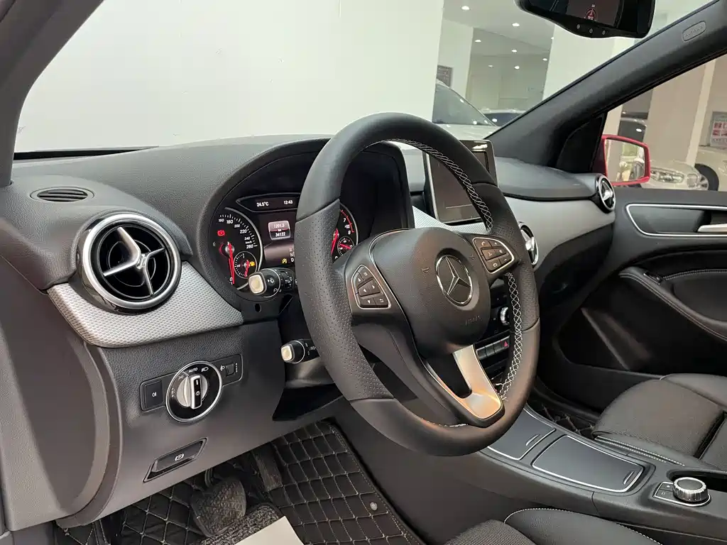 Mercedes-Benz B-Class 2017 — фото 13