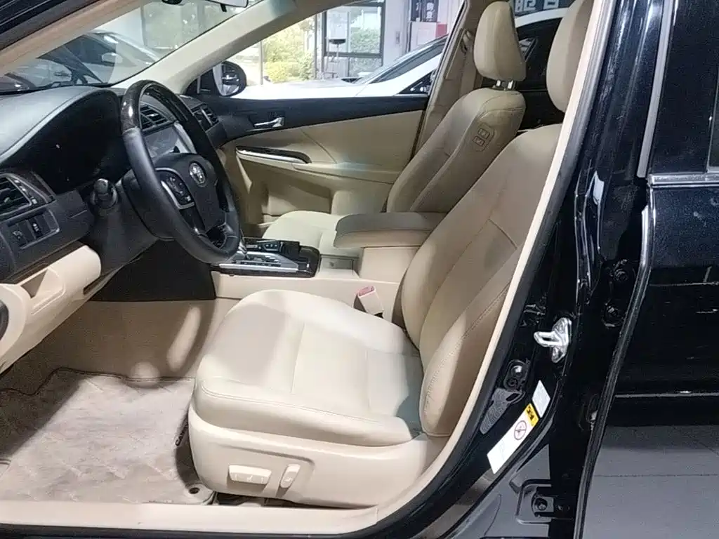 Toyota Camry 2016 — фото 15