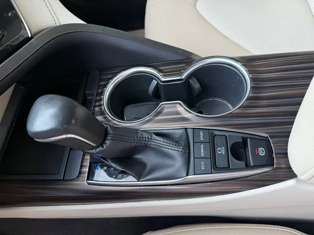 Toyota Camry 2018 — фото 18