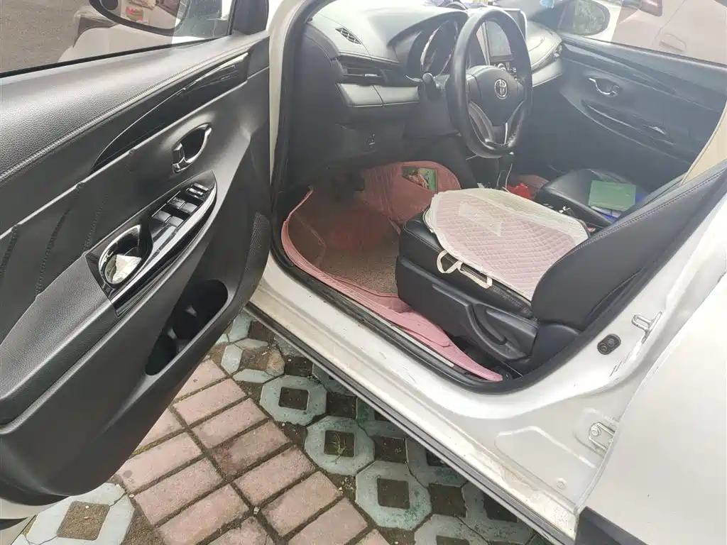Toyota Yaris L 2019 — фото 14