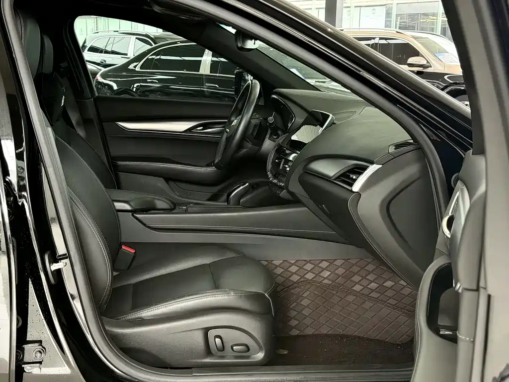 Cadillac CT5 2023 — фото 11