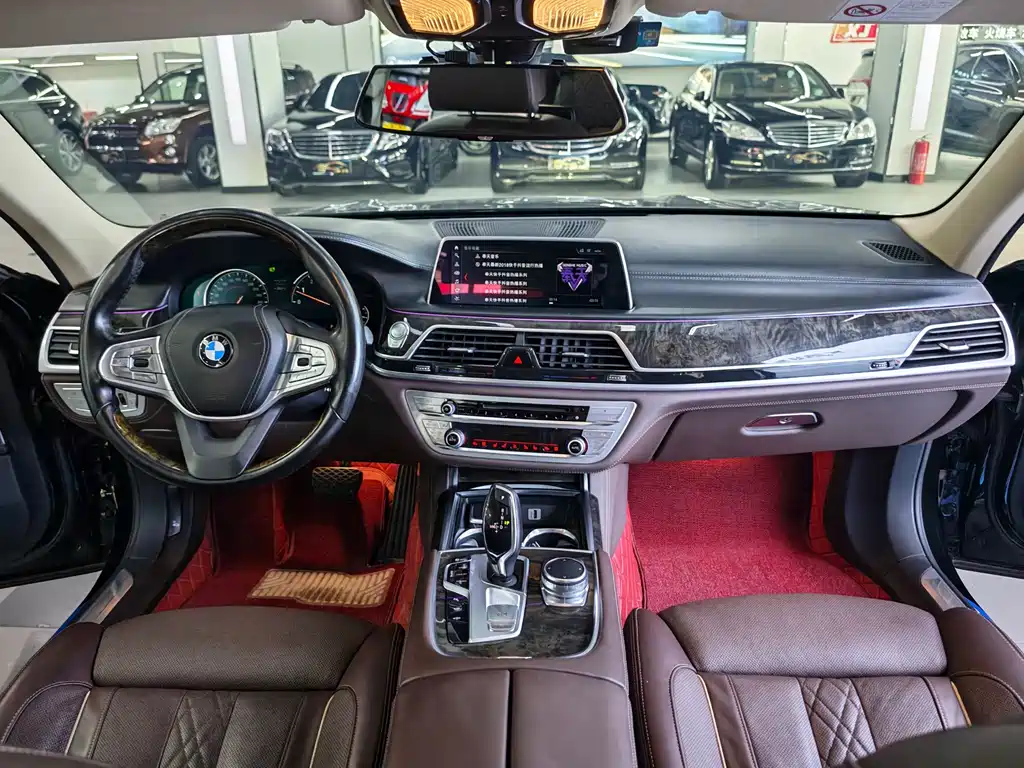 BMW 7 Series 2017 — фото 9