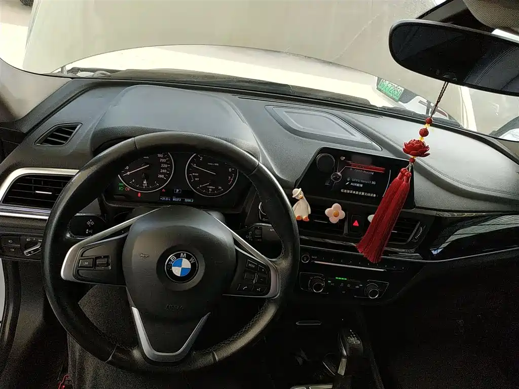 BMW 1 Series 2017 — фото 10