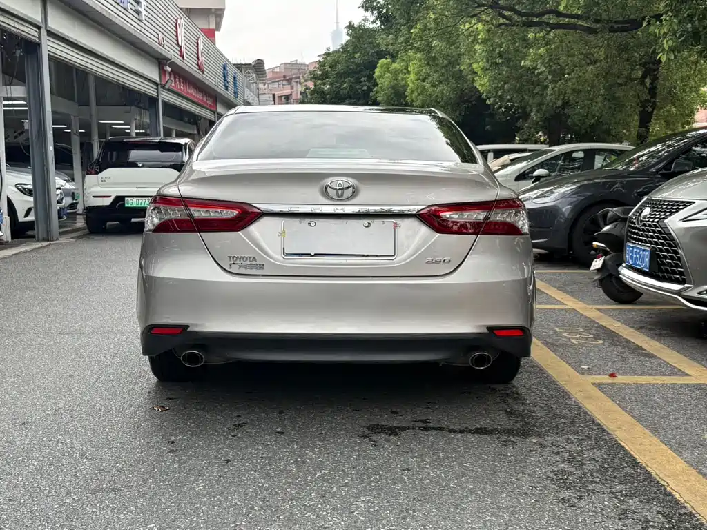 Toyota Camry 2018 — фото 4