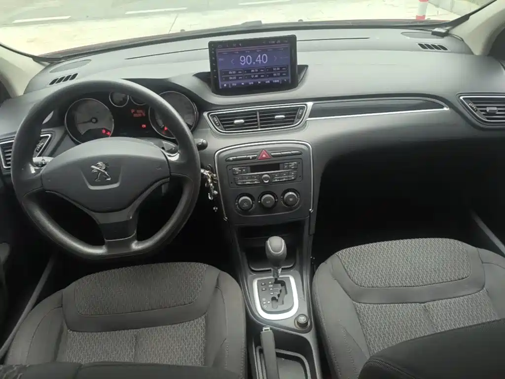 Peugeot 308 2016 — фото 10
