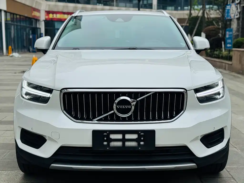 Volvo XC40 2021 — фото 2