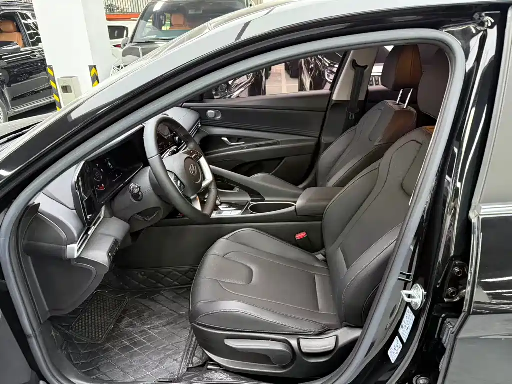 Hyundai Elantra 2023