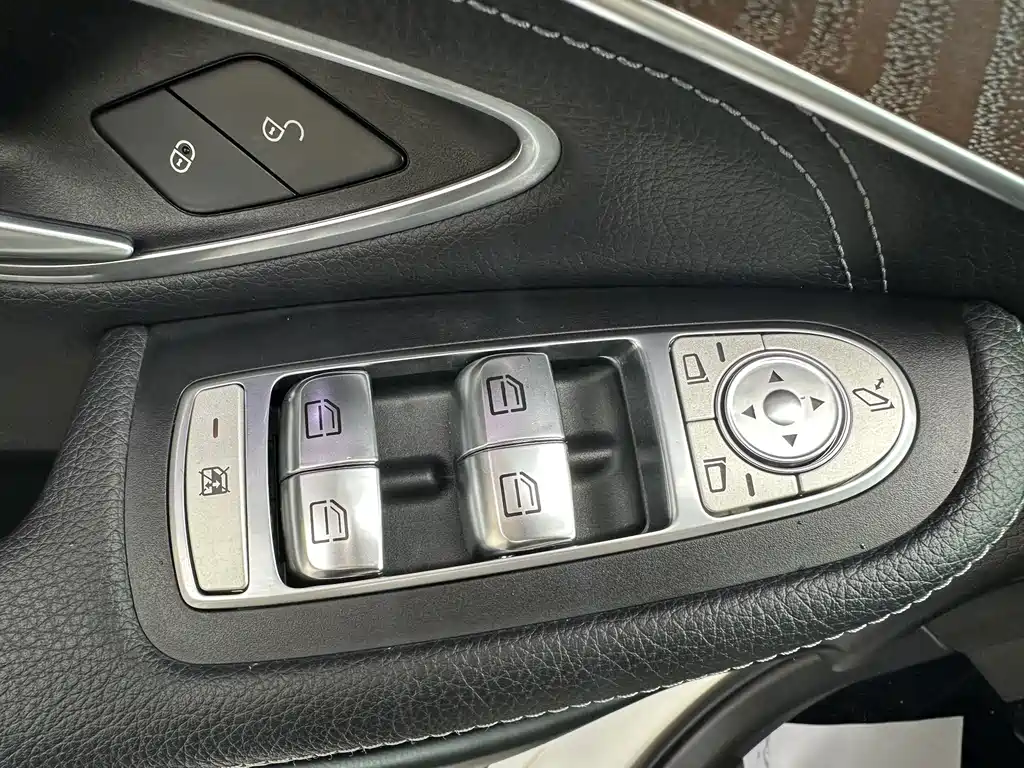Mercedes-Benz GLC 2019 — фото 16