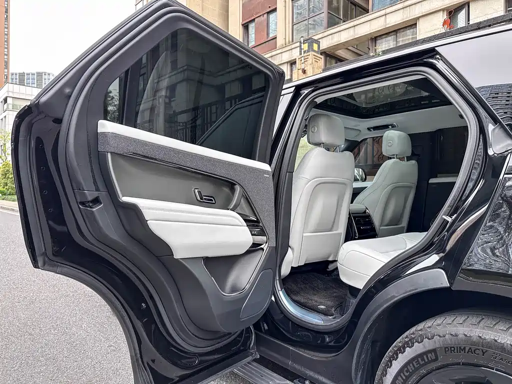 Land Rover Sport 2023 — фото 16