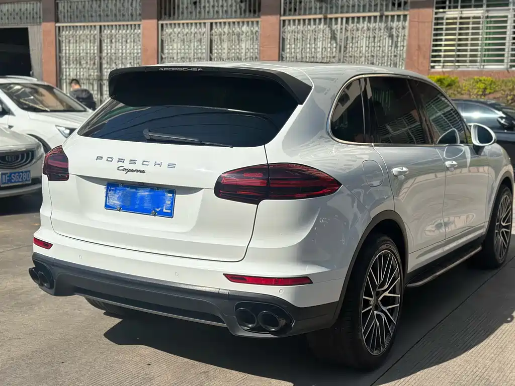 Porsche Cayenne 2017 — фото 8