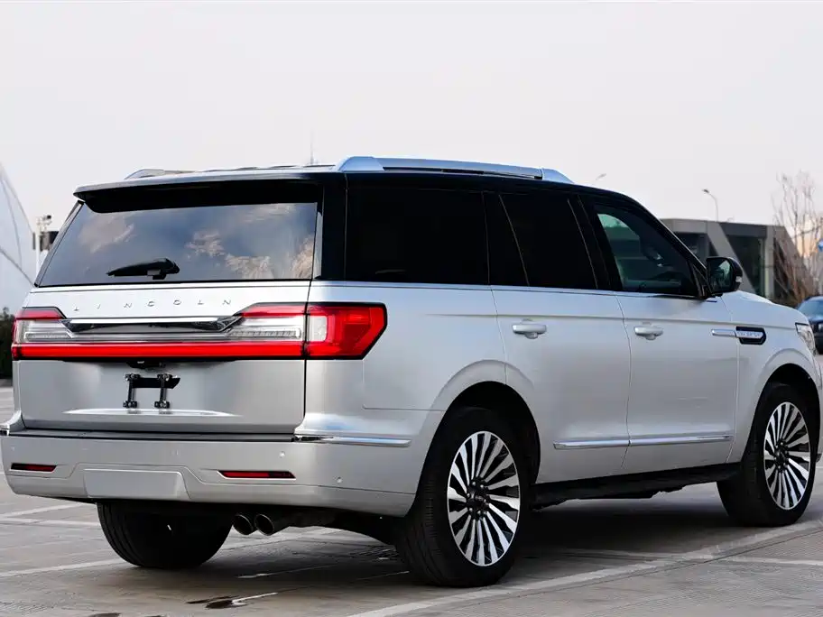 Lincoln Navigator 2021 — фото 25