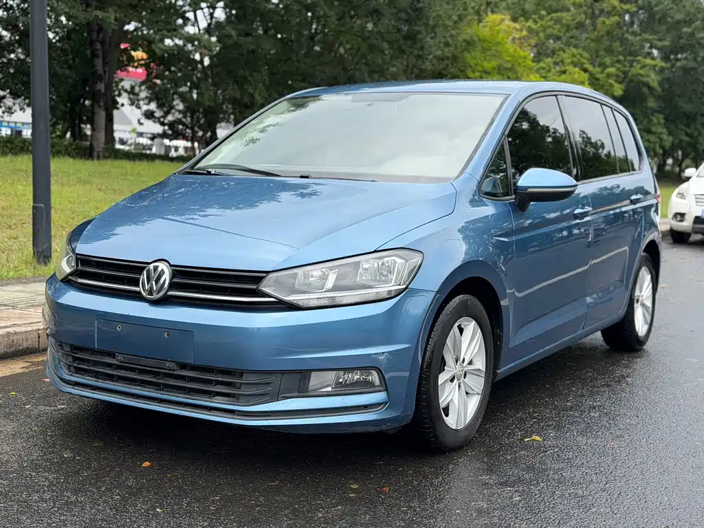 Volkswagen Touran 2018 — фото 1