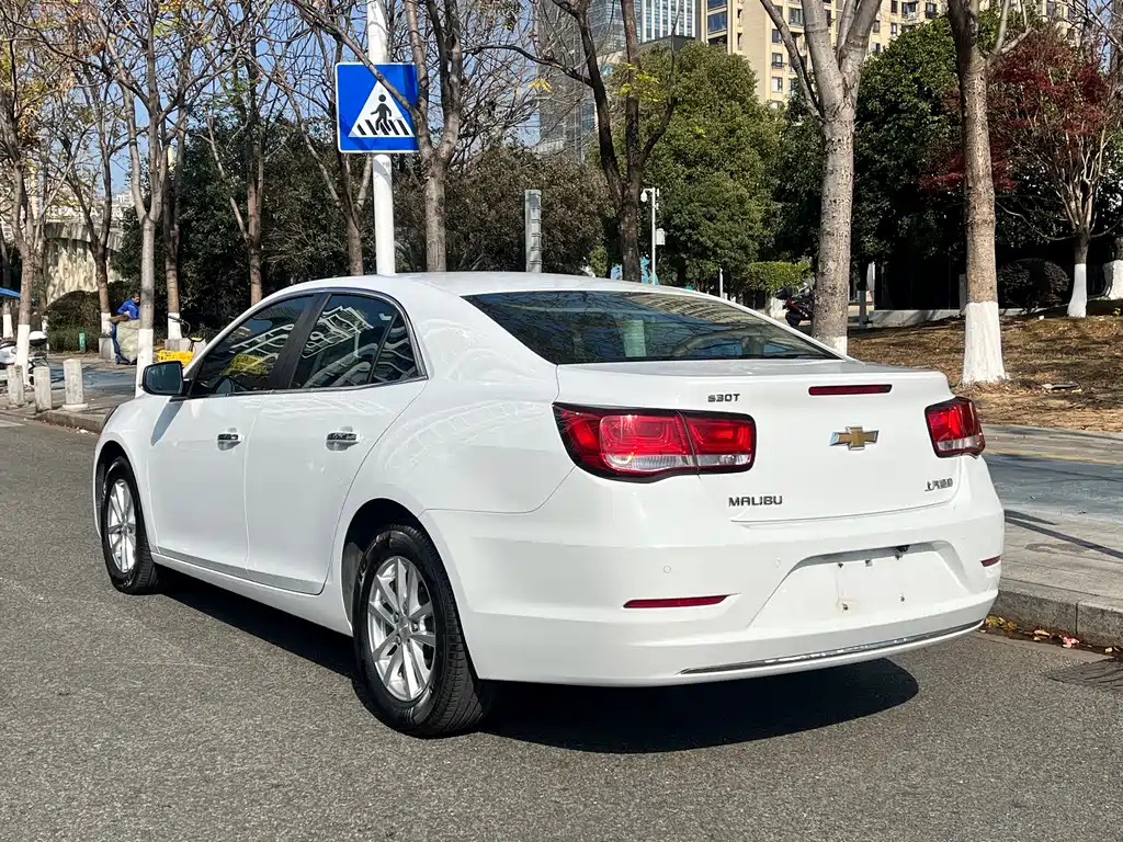 Chevrolet Malibu 2018 — фото 10
