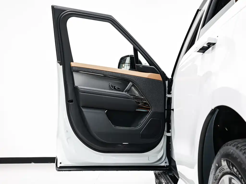 Land Rover Sport 2023 — фото 14