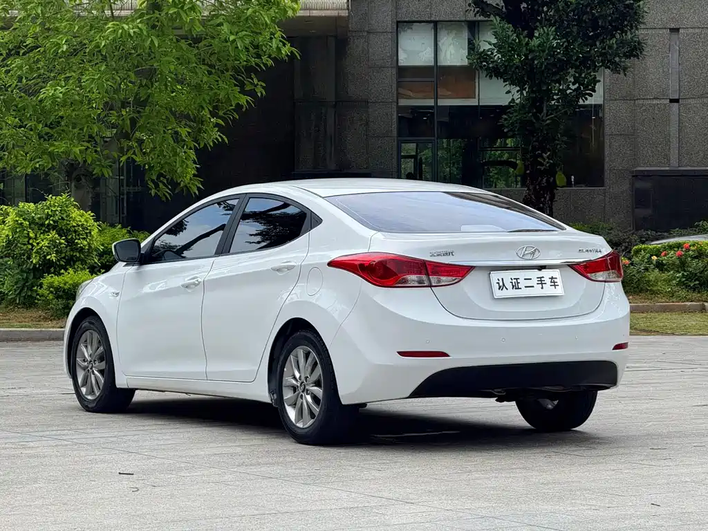 Hyundai Elantra Langdong 2015 — фото 18