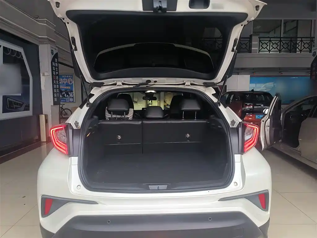 Toyota C-HR 2019 — фото 15
