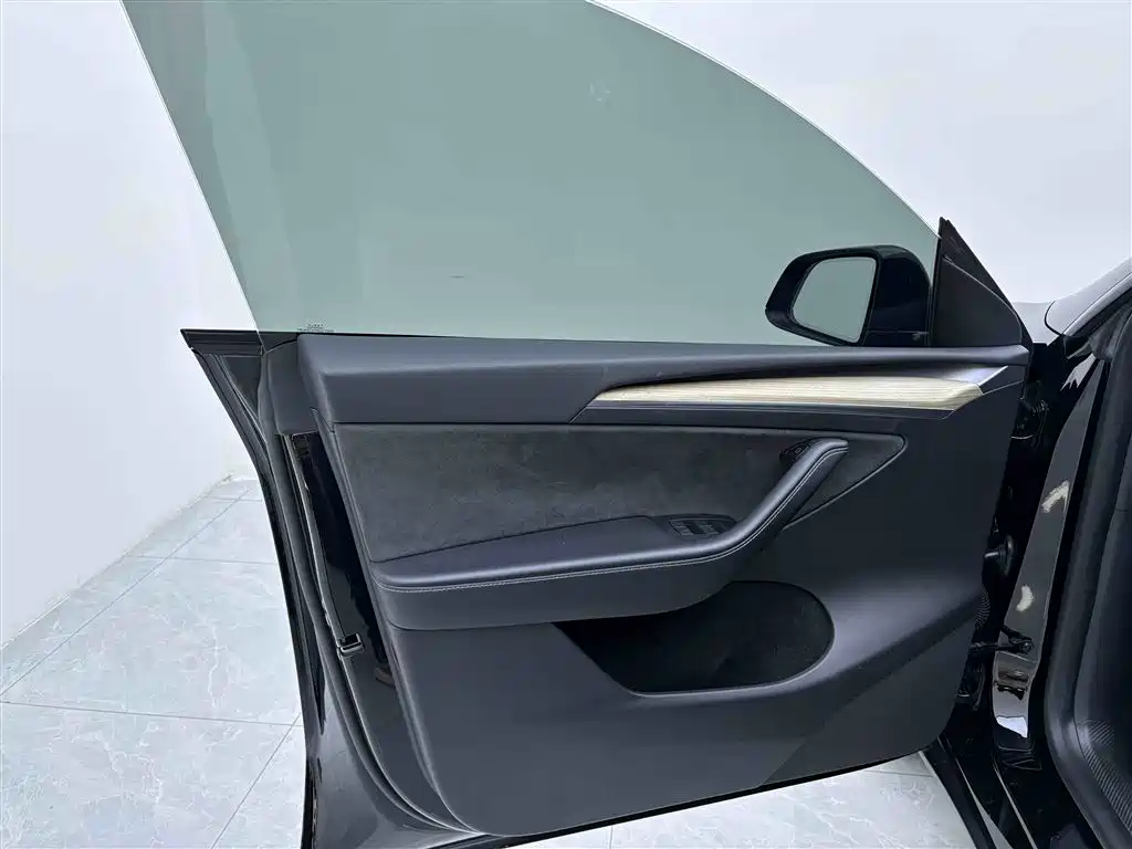 Tesla Model Y 2023 — фото 18