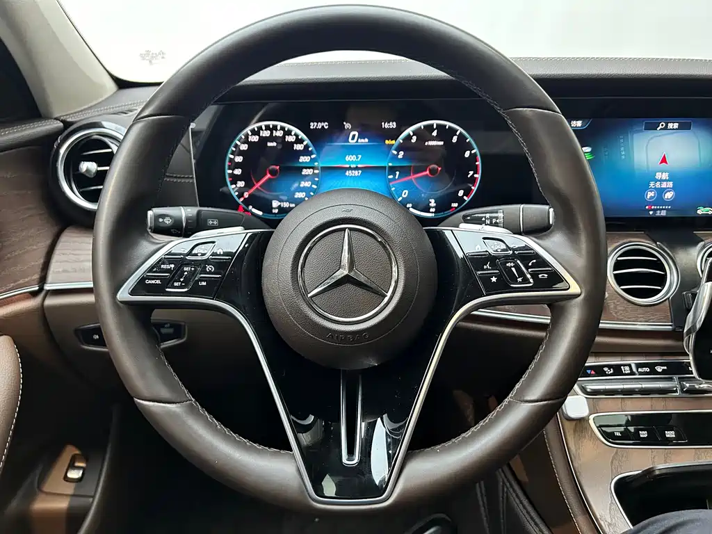 Mercedes-Benz E-Class 2023 — фото 14
