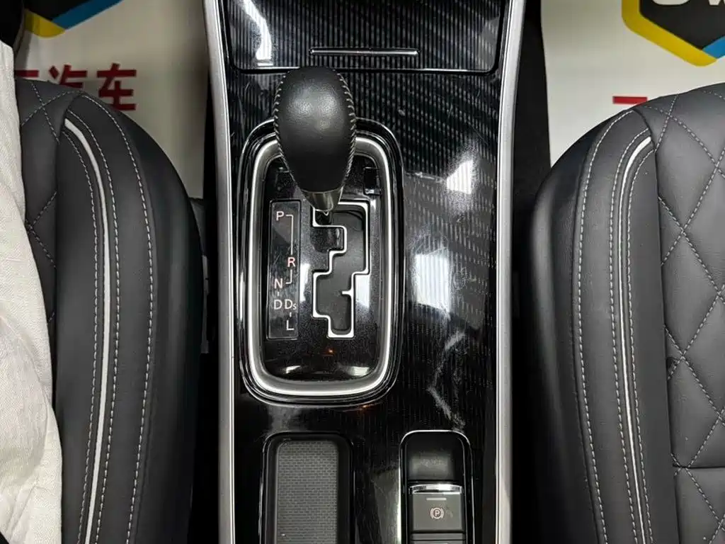 Mitsubishi Outlander 2022 — фото 12