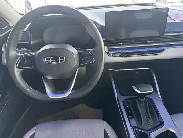 Geely Emgrand 2022