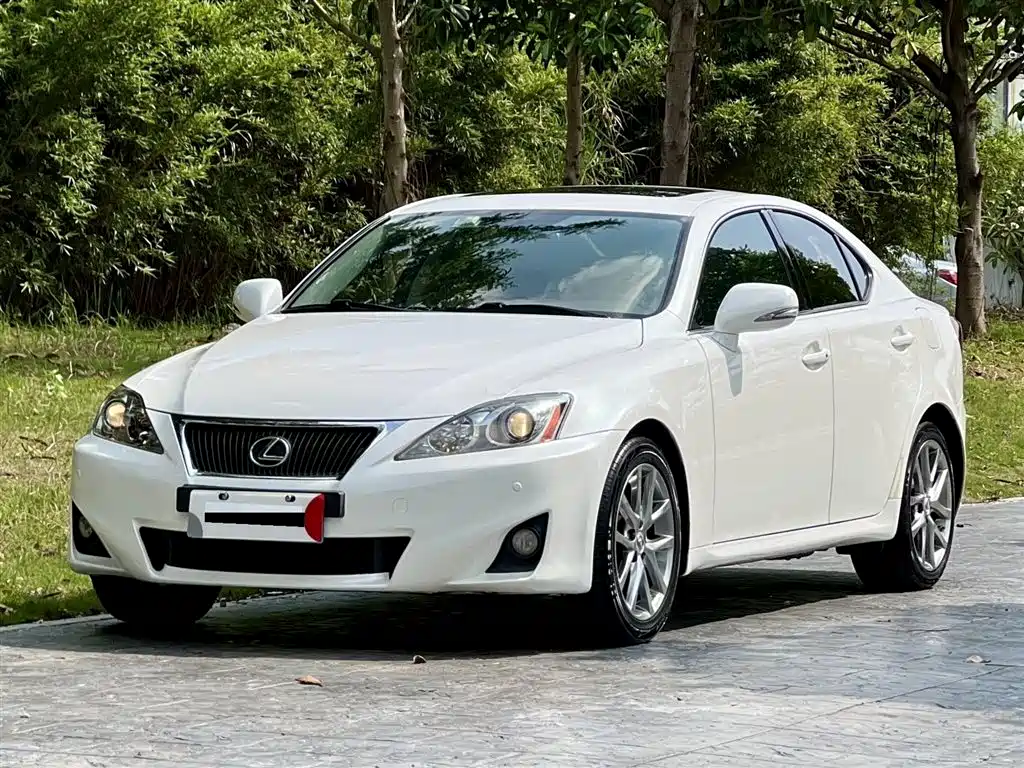 Lexus IS 2011