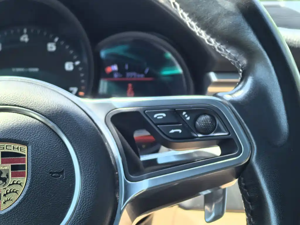 Porsche Macan 2019 — фото 17