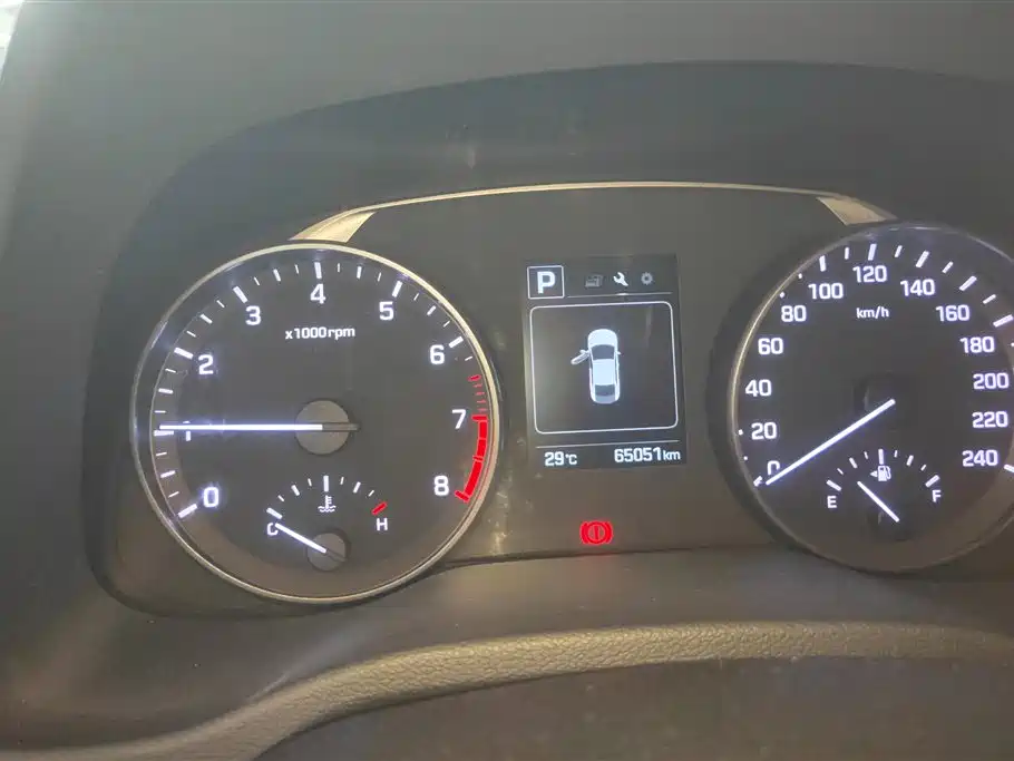 Hyundai Elantra 2016 — фото 14
