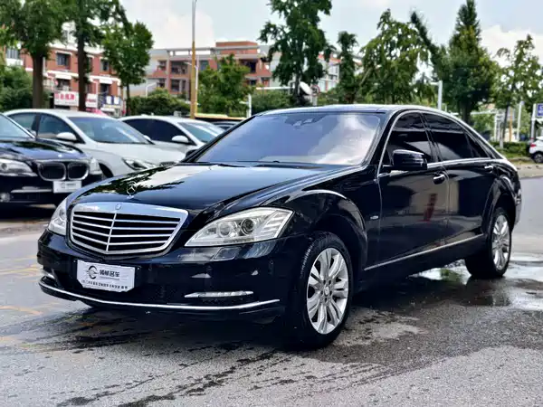 Mercedes-Benz S-Class 2011