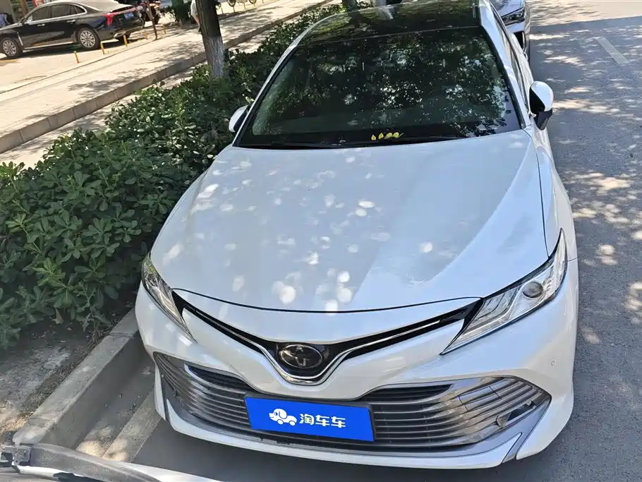Toyota Camry 2020 — фото 1