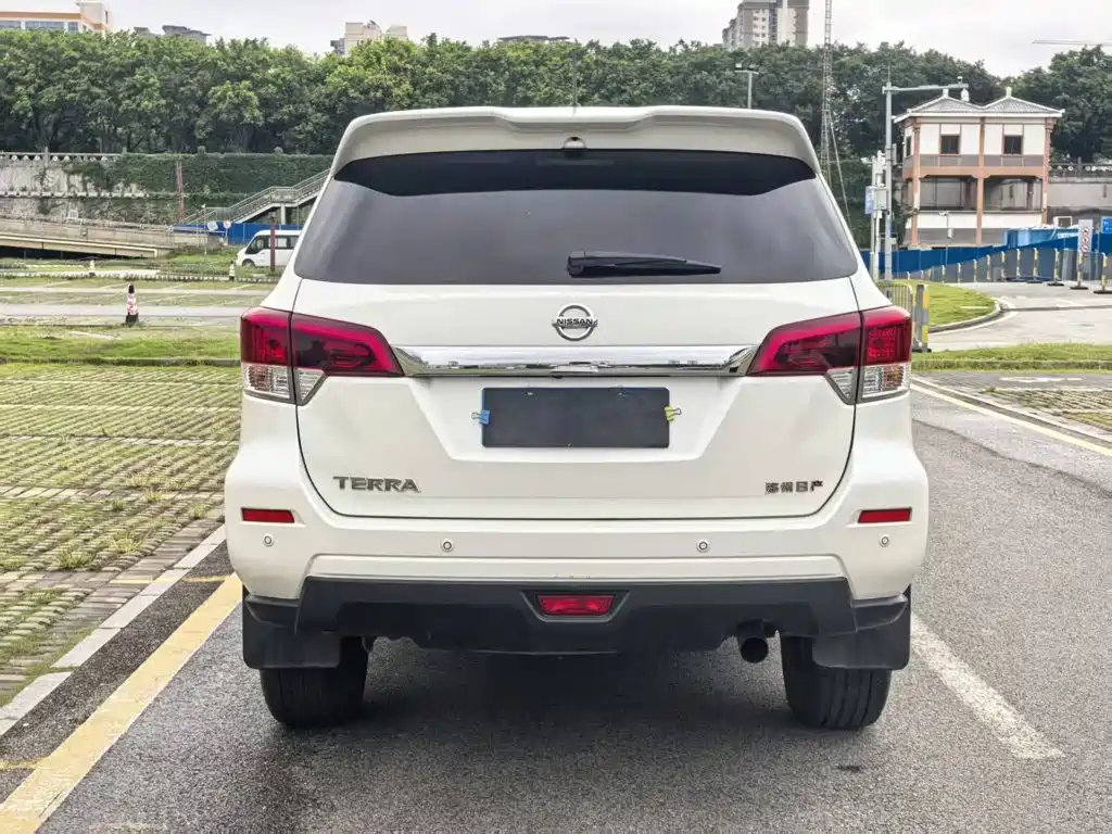 Nissan Terra 2018 — фото 13
