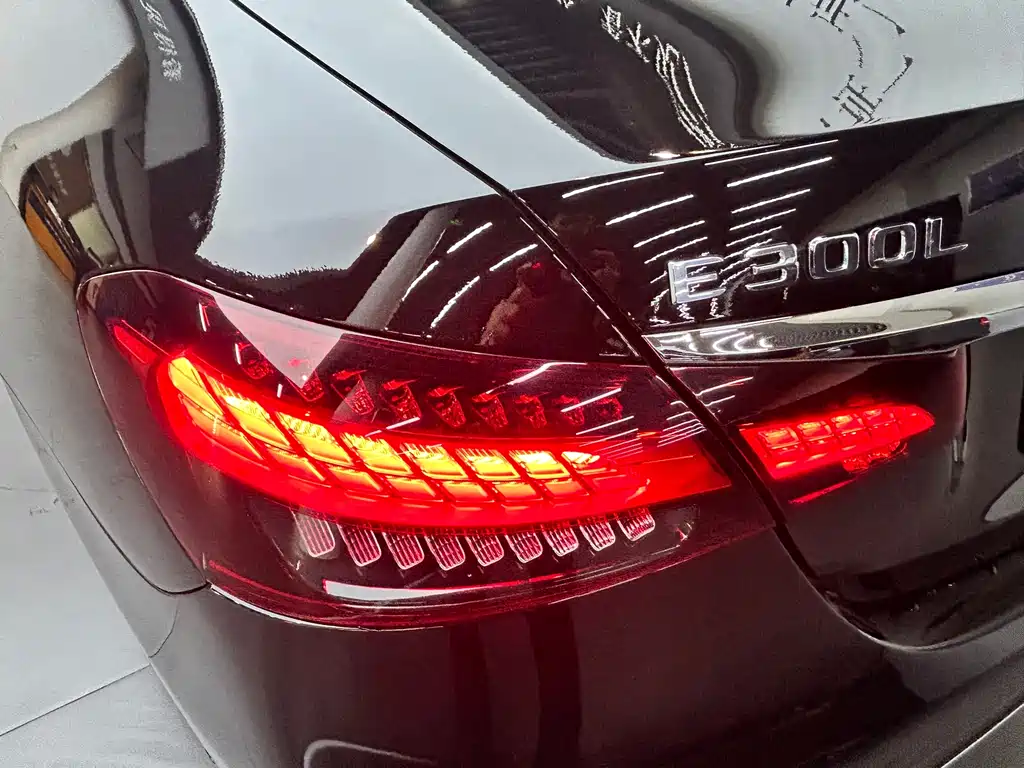 Mercedes-Benz E-Class 2023 — фото 21