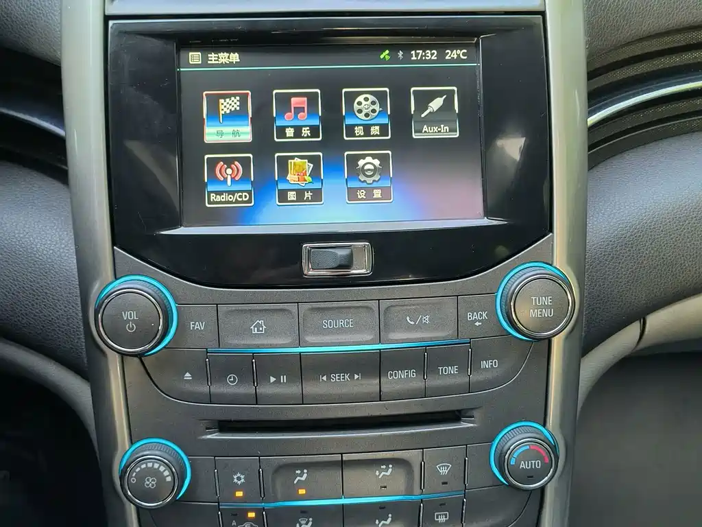 Chevrolet Malibu 2015 — фото 11