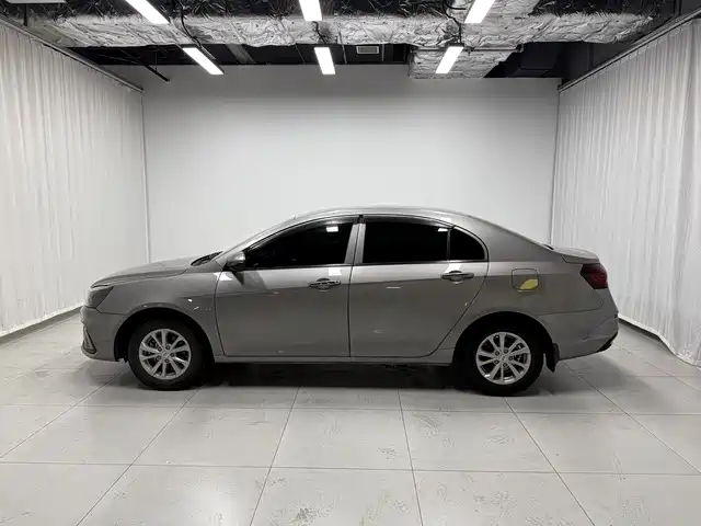 Geely Emgrand 2022