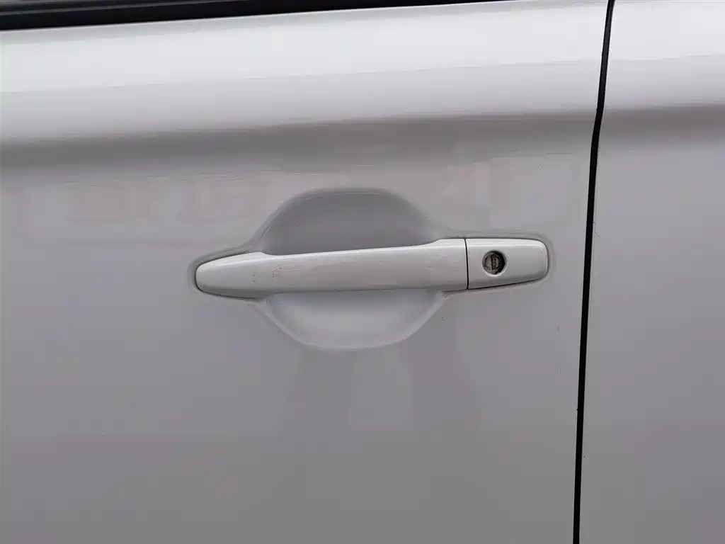 Mitsubishi Outlander 2022 — фото 18