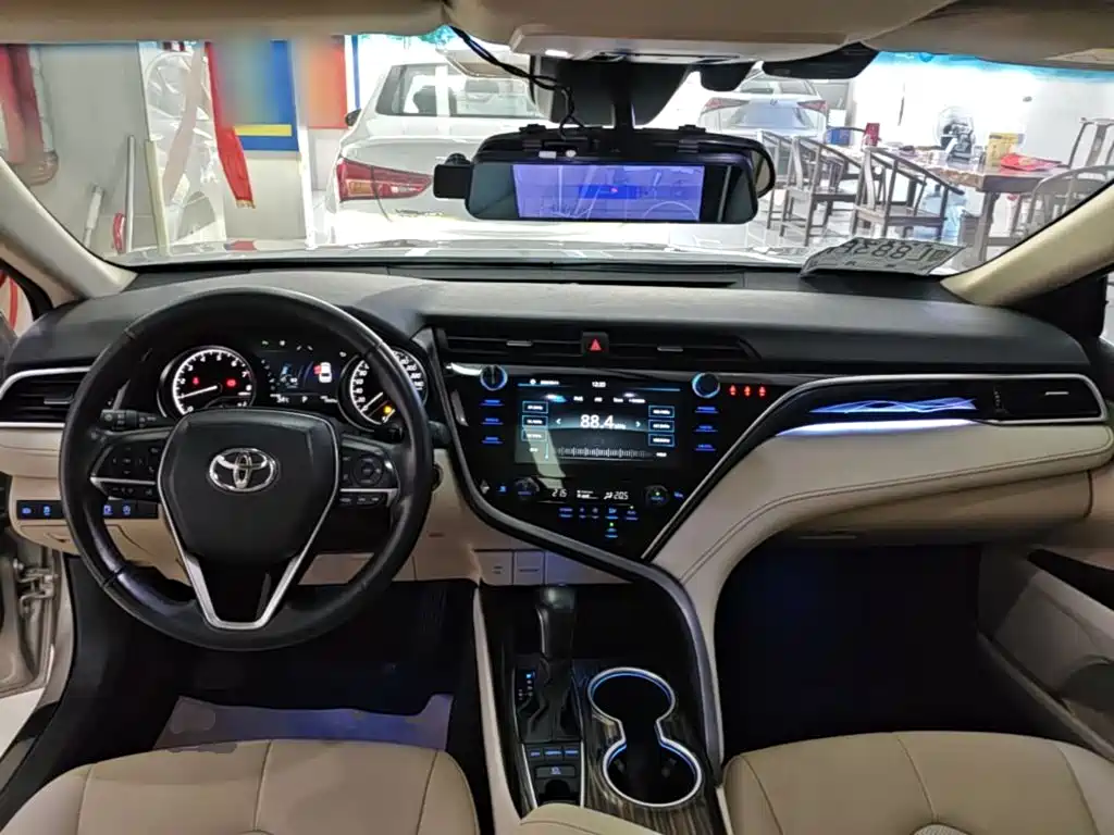 Toyota Camry 2021 — фото 10