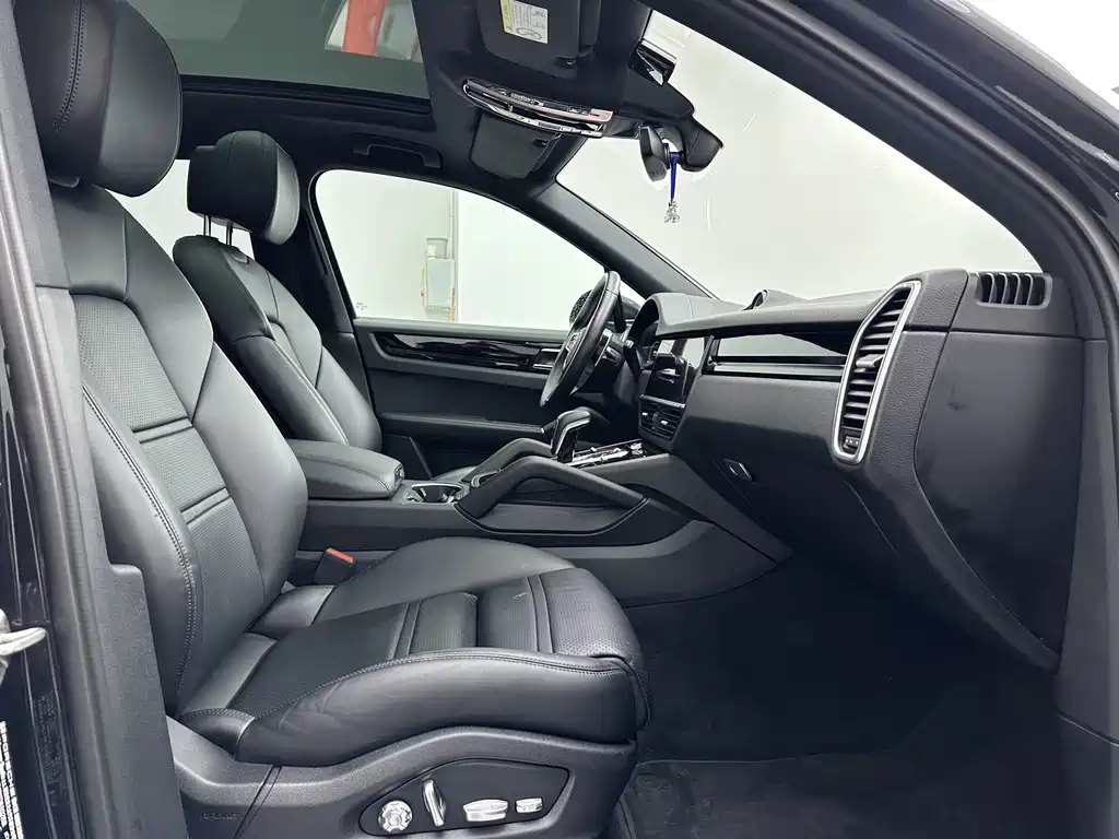 Porsche Cayenne 2018 — фото 12