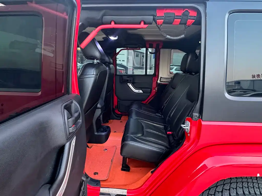Jeep Wrangler 2014 — фото 8