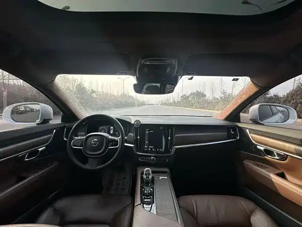 Volvo V90 2021