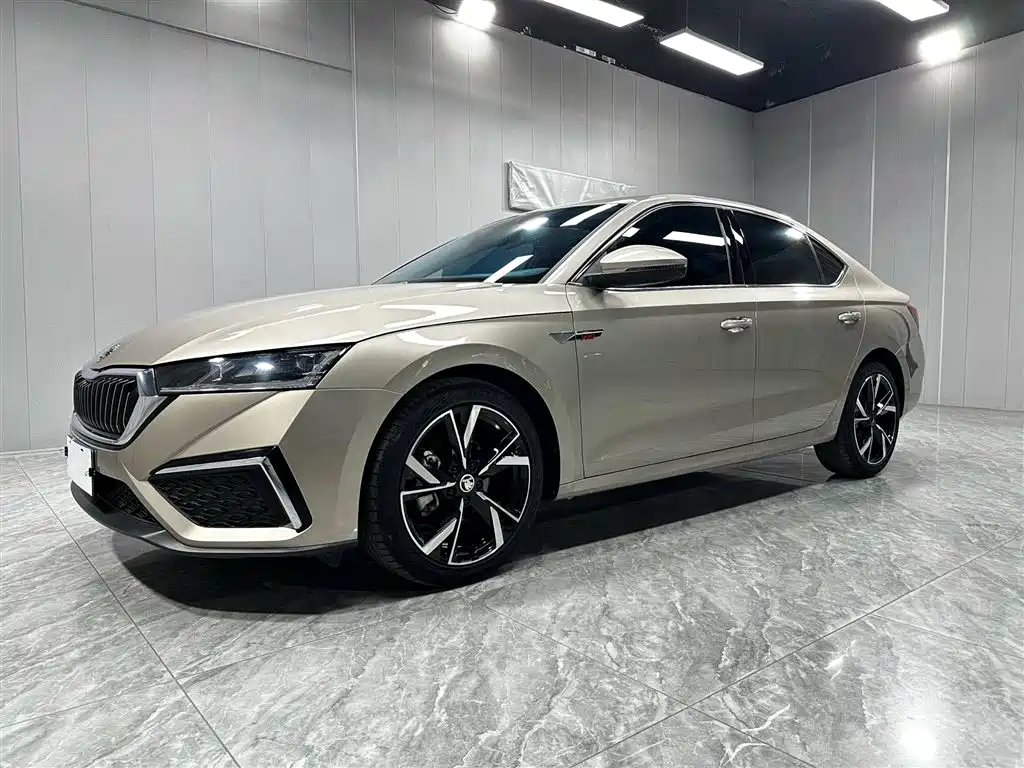 Skoda Octavia 2023 — фото 7