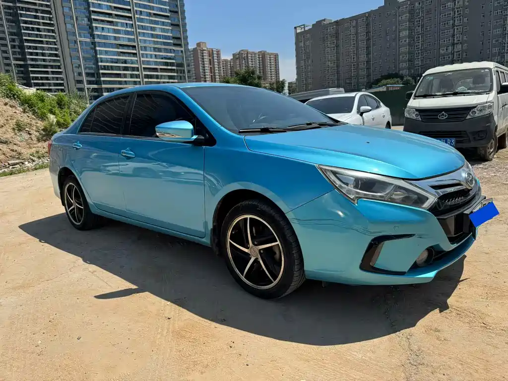 BYD Qin NEV 2014 — фото 3